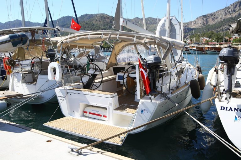 Image of Coconut Kiss yacht #3