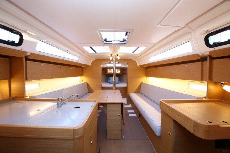 Image of Coconut Kiss yacht #6