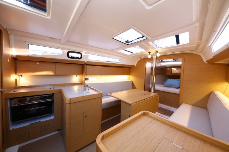 Image of Coconut Kiss yacht #7