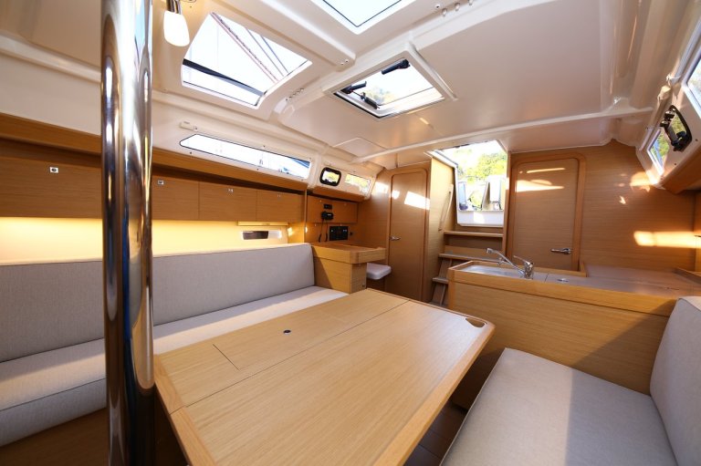 Image of Coconut Kiss yacht #8