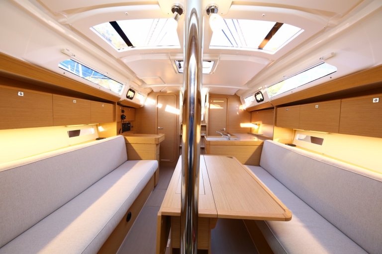 Image of Coconut Kiss yacht #9