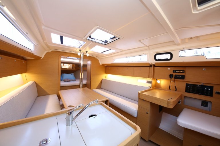 Image of Coconut Kiss yacht #5
