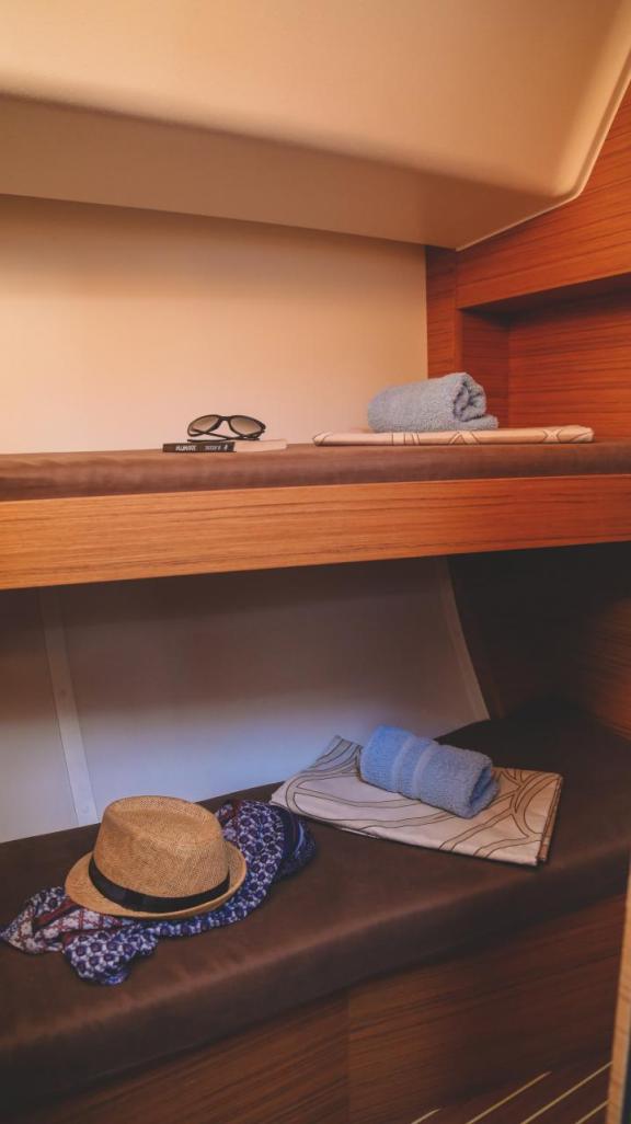 Image of Virginia yacht #12