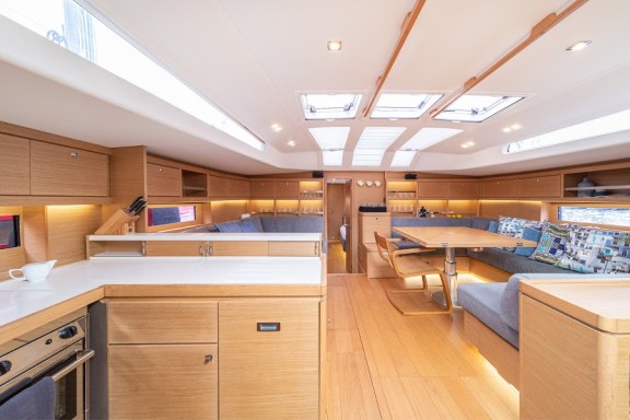 Image of Bahia Feliz V yacht #12