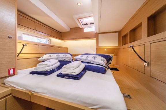 Image of Bahia Feliz V yacht #14