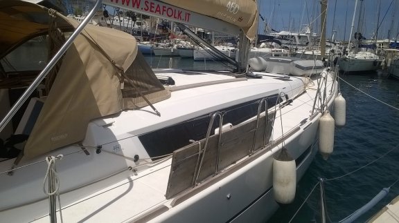 Image of Neptune Planet yacht #9