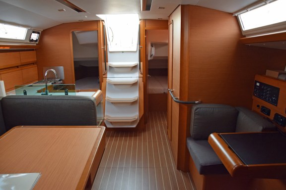 Image of Beaujolais yacht #4