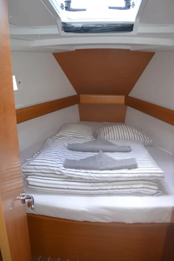 Image of Beaujolais yacht #8