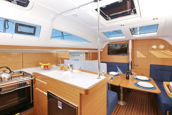 Image of Black Panther yacht #11