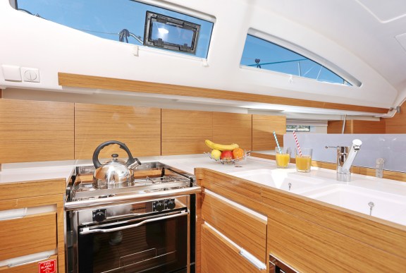 Image of Black Panther yacht #12