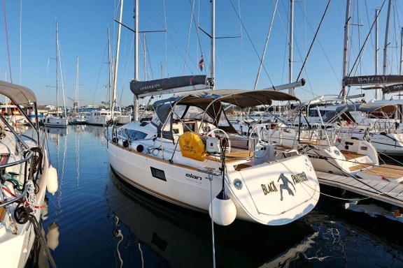 Image of Black Panther yacht #18