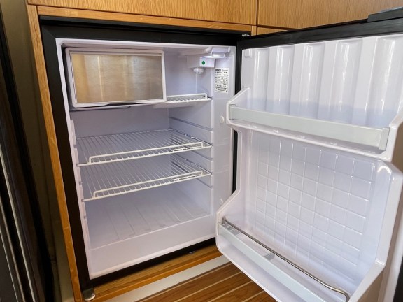 Image of Iris yacht #23