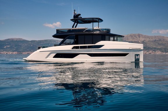 Image of Blue Moon yacht #4