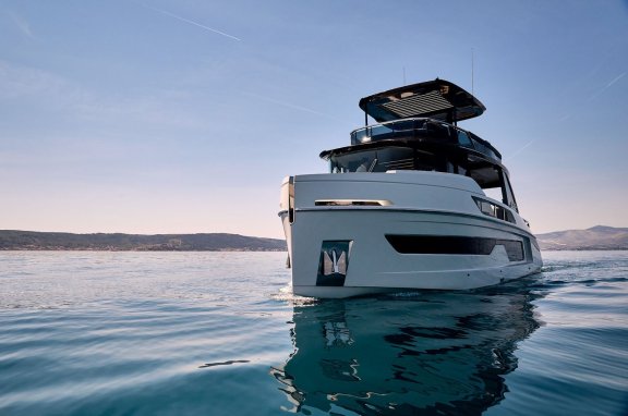 Image of Blue Moon yacht #6