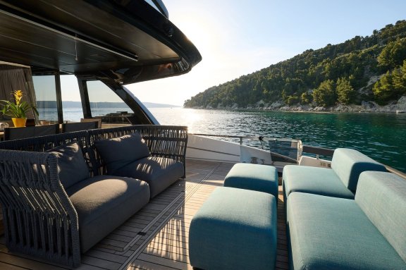Image of Blue Moon yacht #11