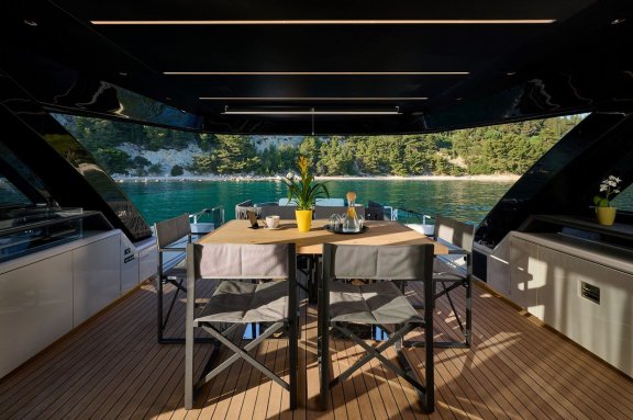 Image of Blue Moon yacht #12