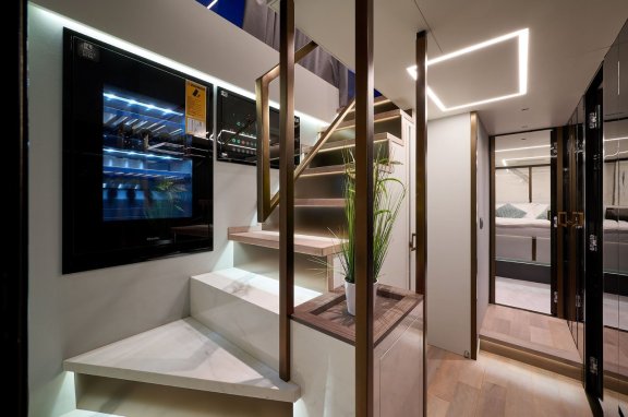 Image of Blue Moon yacht #16
