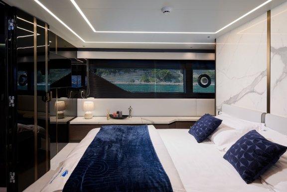 Image of Blue Moon yacht #18