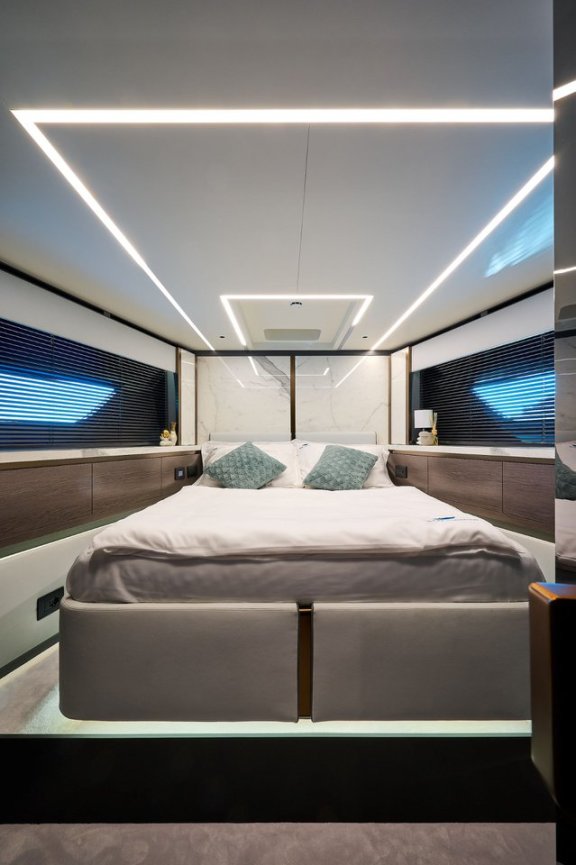 Image of Blue Moon yacht #19