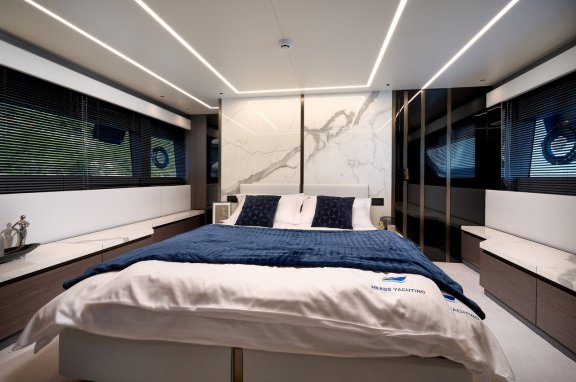 Image of Blue Moon yacht #17