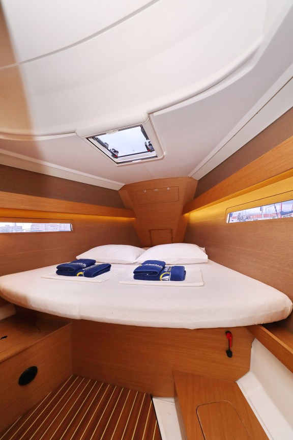 Image of Black Pearl yacht #28