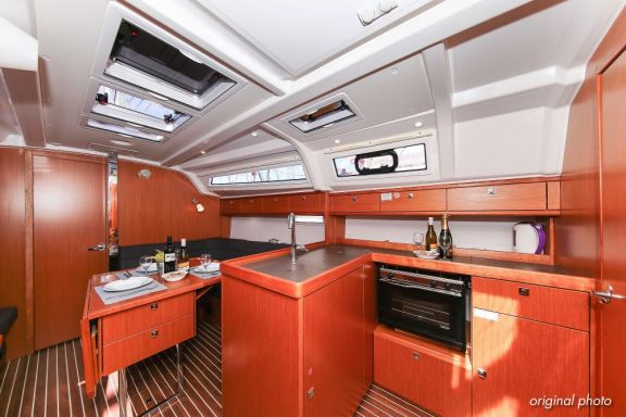 Image of Hang Loose yacht #17