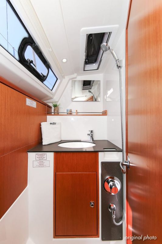 Image of Hang Loose yacht #32