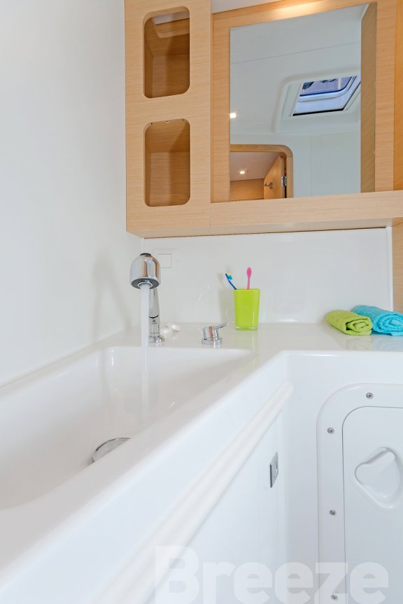 Image of Breeze yacht #24