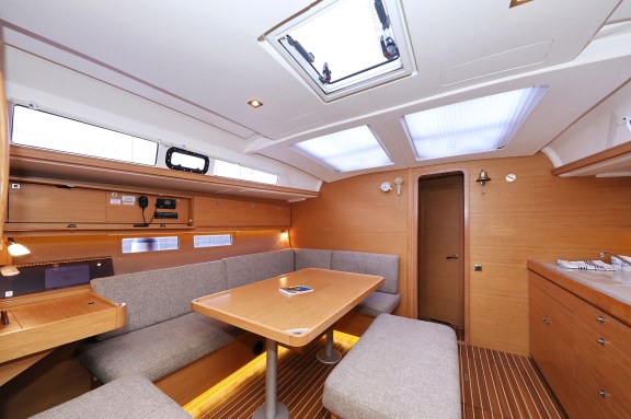 Image of Santa Rosa yacht #14