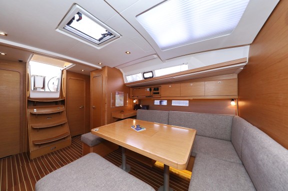 Image of Santa Rosa yacht #16