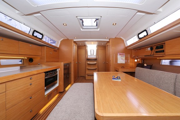 Image of Santa Rosa yacht #17