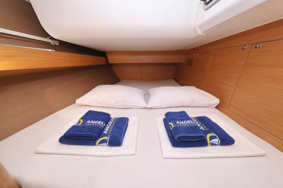 Image of Santa Rosa yacht #25