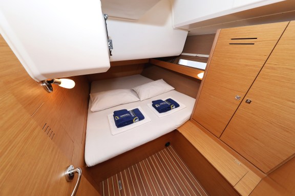 Image of Santa Rosa yacht #26