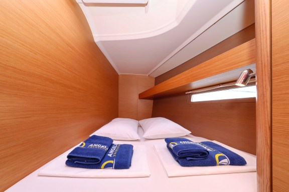 Image of Santa Rosa yacht #31