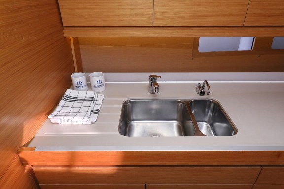 Image of Santa Rosa yacht #38