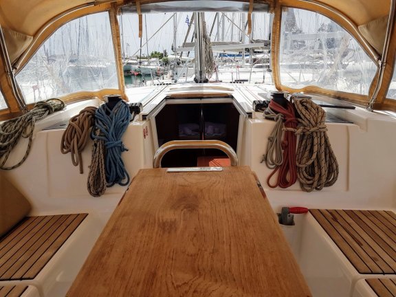 Image of Sun 382 yacht #8