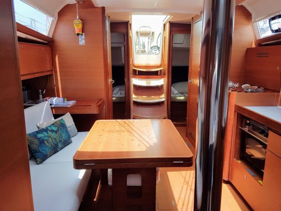 Image of Sun 382 yacht #11