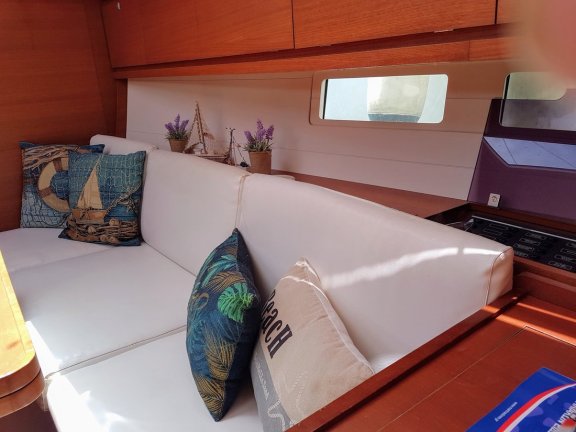 Image of Sun 382 yacht #15