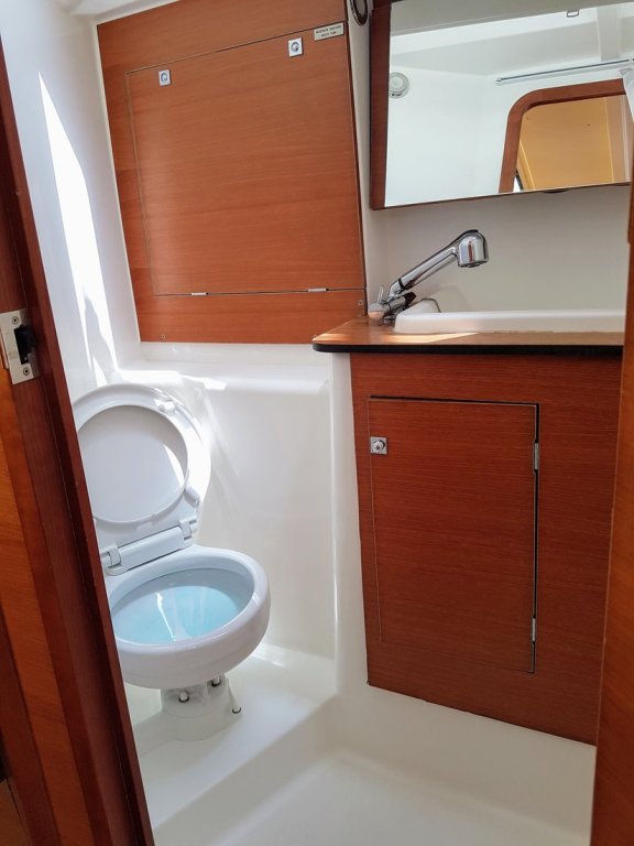 Image of Sun 382 yacht #17