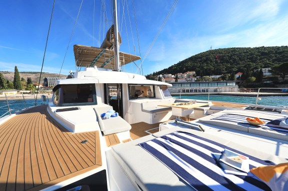 Image of EQ Horizon yacht #9