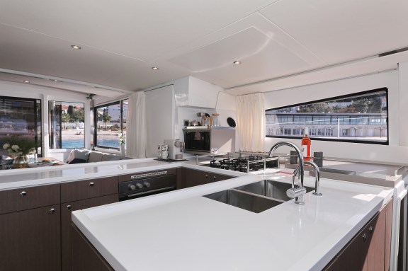 Image of EQ Horizon yacht #25