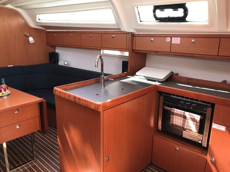Image of Lydia yacht #12