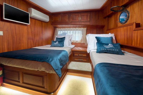 Image of Sea Breeze yacht #22