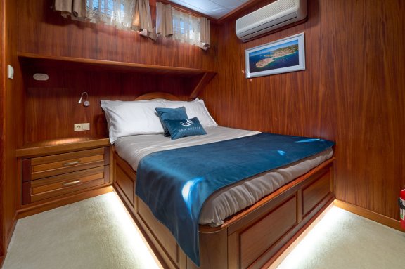 Image of Sea Breeze yacht #25