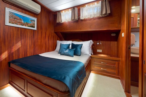 Image of Sea Breeze yacht #26