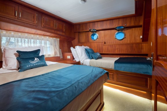 Image of Sea Breeze yacht #21