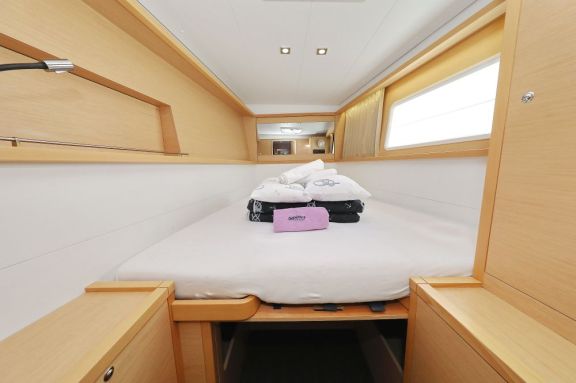 Image of Lydia yacht #28