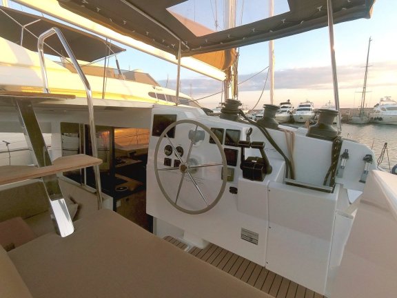 Image of E-Varka yacht #4