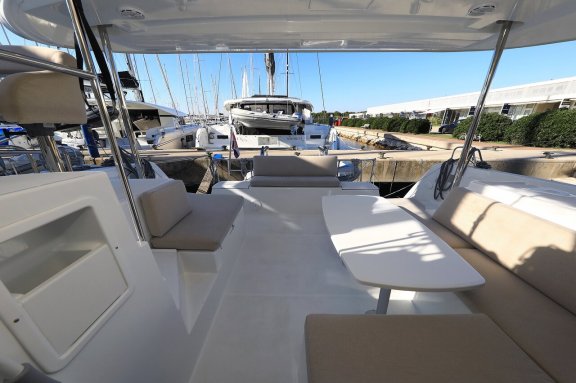 Image of Gimme Kiss yacht #9