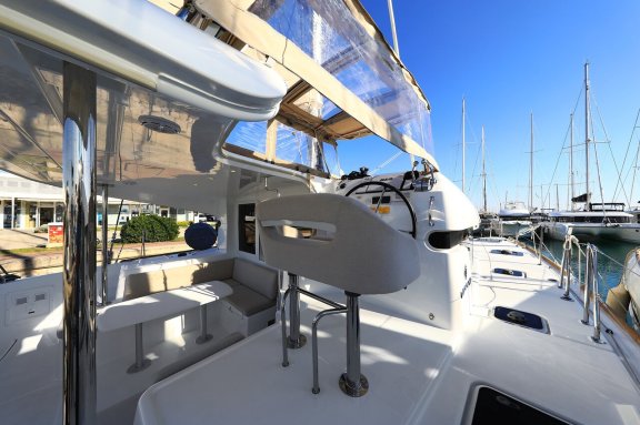Image of Gimme Kiss yacht #13